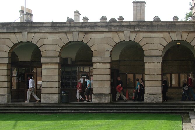 1.5-hour Oxford City and University Walking Tour - How this compares with exploring Oxford alone