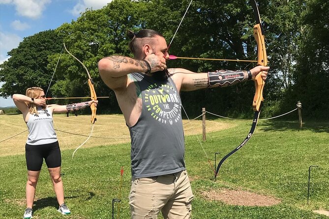 1 Hour Archery Experience in Hereford - Learning the bow before aiming at the target