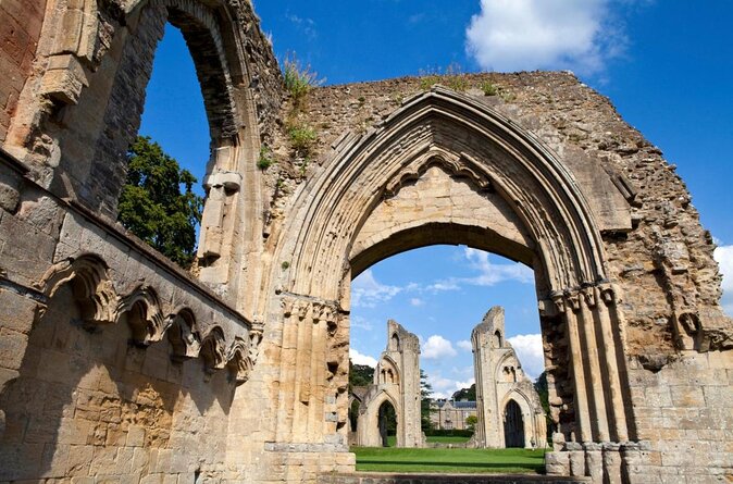 2 DAY TOUR | Jurassic Coast, Glastonbury, Stonehenge & Salisbury - Corfe Castle and a Dorset village