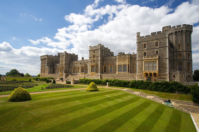 2-Day Windsor, Stonehenge, Bath & Oxford Tour Including Admission - Castle Combe and the Cotswold pause