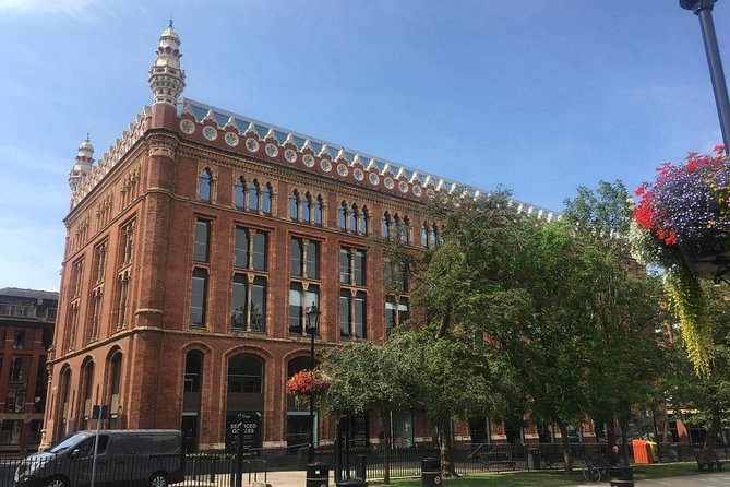 2 Hour Leeds Highlights Walking Tour - What the guides do best