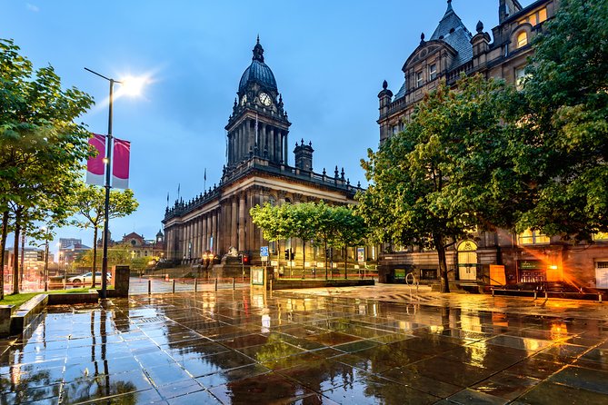 2 Hour Leeds Highlights Walking Tour - Leeds Town Hall and the story of civic pride