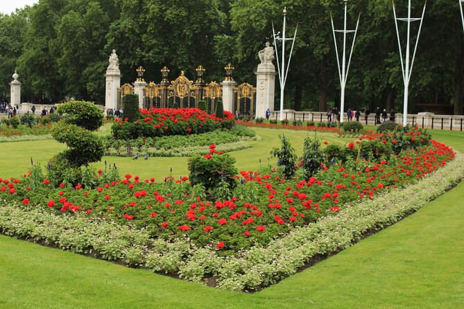 2 Hour Walking Tour from Buckingham Palace to Big Ben - A pause in St. James’s Park