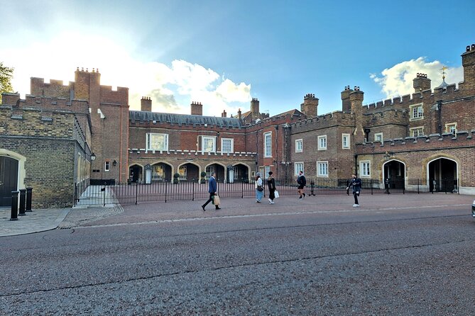 2 Hour Walking Tour from Buckingham Palace to Big Ben - The guide makes the biggest difference