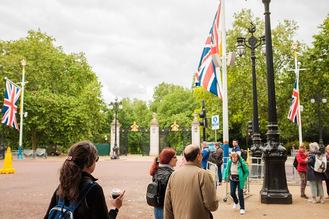 3-Hour Private Guided Walking Tour of London - Crossing into Southwark and seeing London from the Thames
