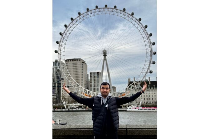 30 Major London Attractions Walking Tour With Photos - Trafalgar Square and the road through Whitehall