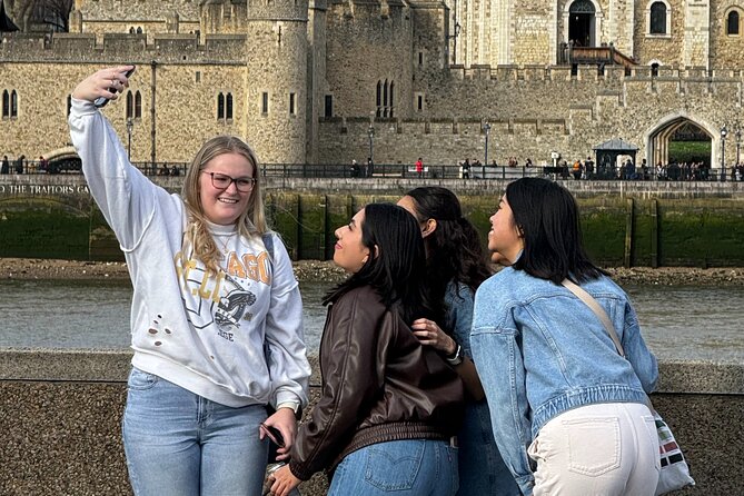 30 Major London Attractions Walking Tour With Photos - The free video and the small-group format