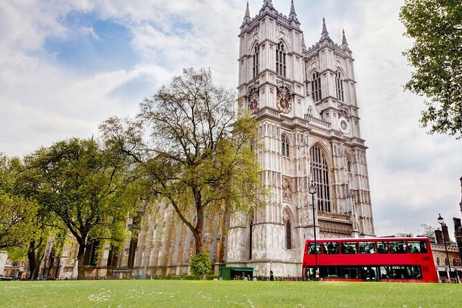 4-Hour Private Guided Tour of London on a Classic Itinerary - Trafalgar Square: the tour’s main central pause