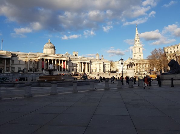 4 Hours Classic London Tour in a Private Vehicle - Buckingham Palace: a royal finish