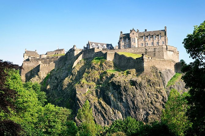 7 Day Tour Exploring England and Scotland starting from London - London opens with royal landmarks
