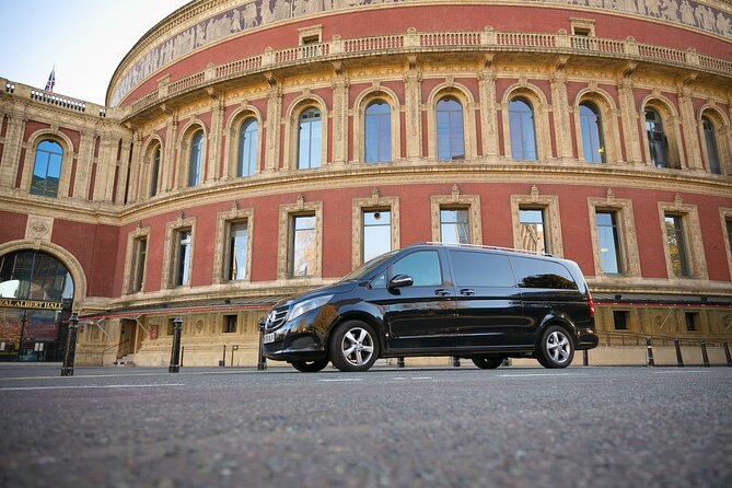 8 Seater Transfer: Heathrow Airport to Central London - Heathrow pickup starts with a name board