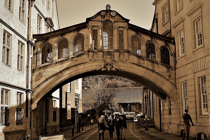 90 Minute Classic Walking Tour of Oxford - Queens Lane, New College, and the medieval back streets