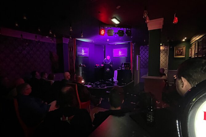 90 Minute Family Close-Up Magic and illusionism Show in Blackpool - The small-room setting is part of the entertainment