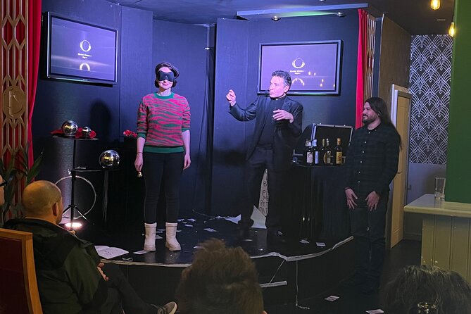 90 Minute Family Close-Up Magic and illusionism Show in Blackpool - A family night that works across age groups