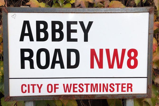 A Beatles London taxi tour and sightseeing experience - Carnaby Street and Swinging London