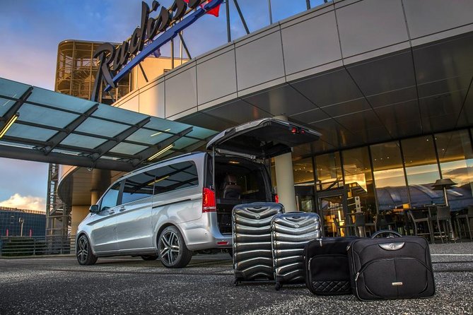 Airport Taxi Service | London Heathrow Airport to Nottinghamshire - Meeting your chauffeur inside Heathrow