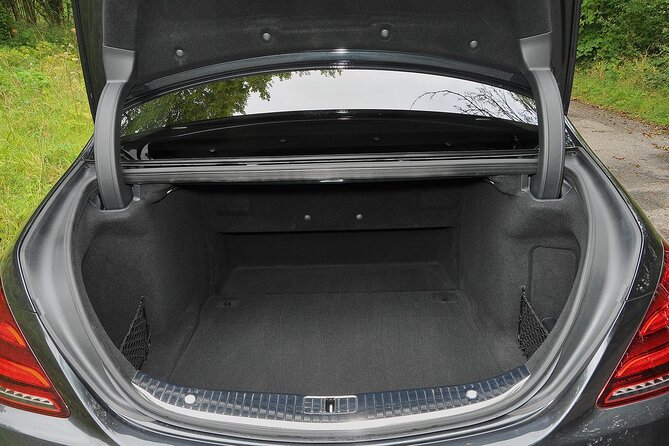 Arrival by Luxury Car from Heathrow Airport LHR to Central London - Luggage, vehicle size, and hotel access