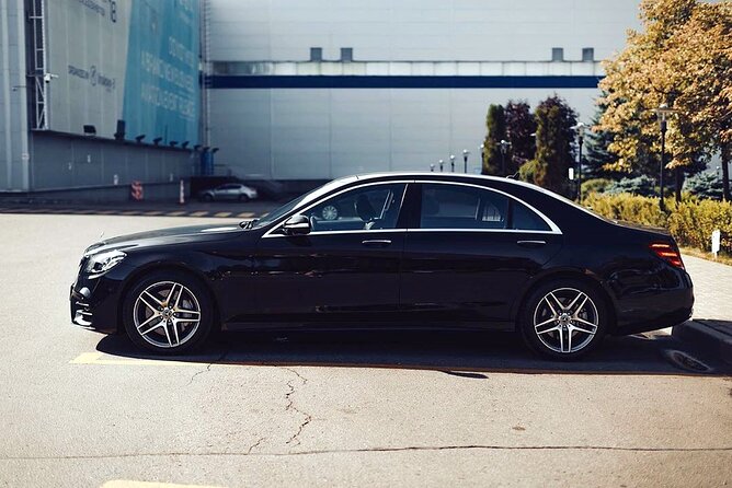 Arrival Transfer: London Airport LHR to London by Business Car - The ride into London in about 45 minutes