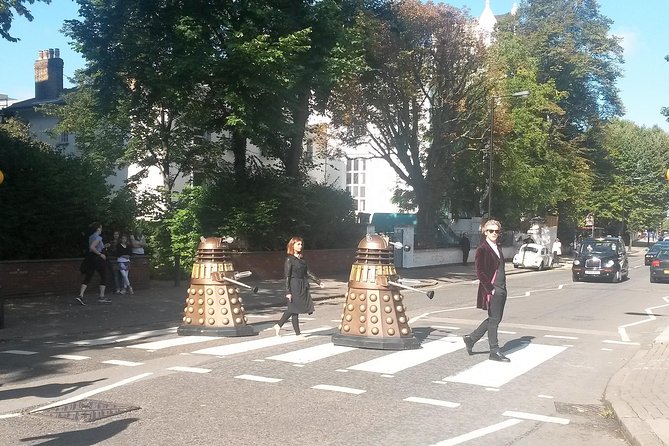 Beatles and Rock Superstars - Private Taxi Tour with Hotel Pickup - Why a black cab is the right way to follow London’s rock trail