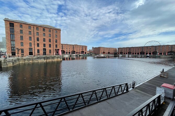 Beatles Guided Walking Tour in Liverpool - Liverpool Town Hall and the band’s civic honor