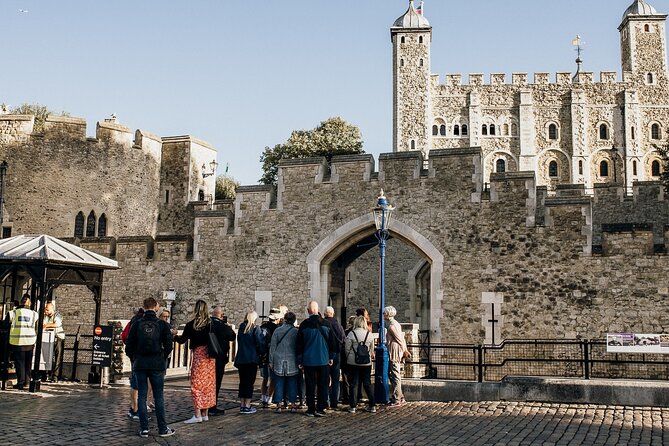 Best of London Tour - Crown Jewels, River Cruise & History Walk - What the guides add to the experience