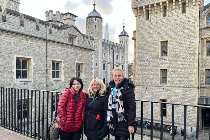 Best of London Tour: Tower of London and Churchill War Rooms - Buckingham Palace and a calmer walk through St. James’s Park
