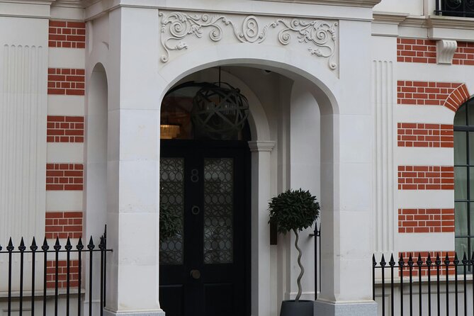 Bridgerton Tour in London - Grosvenor Square and the world of the series