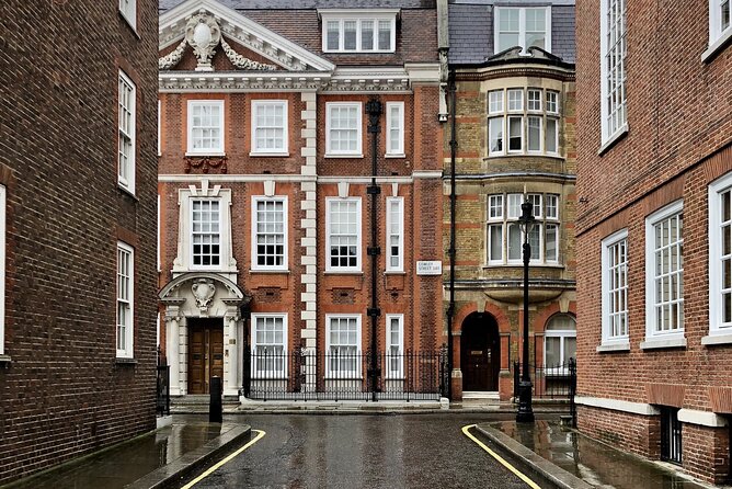 Bridgerton Tour in London - Burlington House links art, science, and status