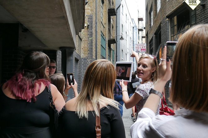 Bridget Jones Walking Tour of Locations - What the guide adds to the experience