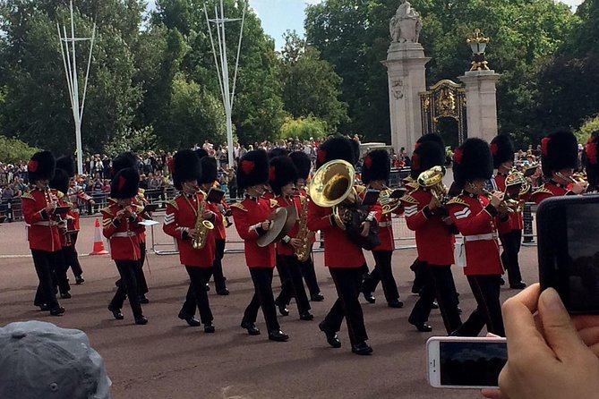 British Royalty walking tour including The Changing Of The Guard! - Timing, transport, and what to bring