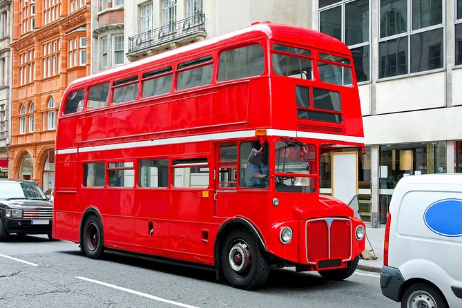 Buckingham Palace and Vintage Bus Tour of London - The guides can shape the whole experience