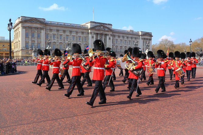 Buckingham Palace and Windsor Castle Self-Guided Tour with Coach - Windsor Castle, the King’s weekend residence