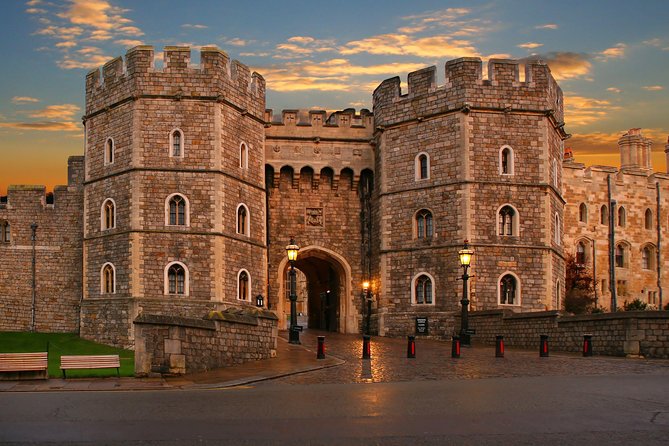 Buckingham Palace and Windsor Castle Self-Guided Tour with Coach - St. George’s Chapel and the quieter side of Windsor
