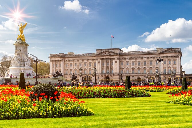 Buckingham Palace, Changing of the Guard & Thames Boat Ride - Buckingham Palace and the changing-guard theme