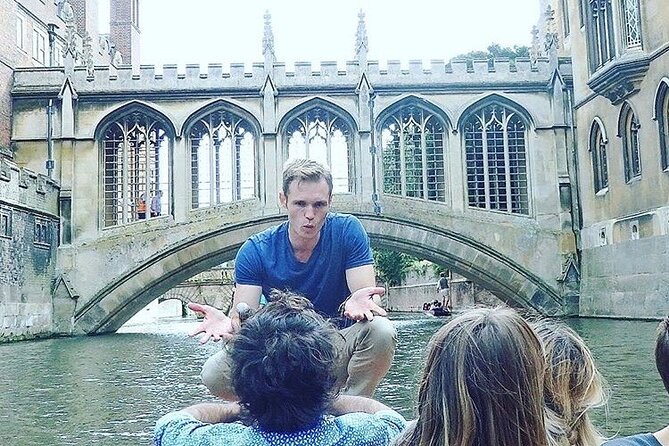 Cambridge Walking & Punting Tour by Alumni™ King’s College Option - From the Corpus Clock to The Eagle