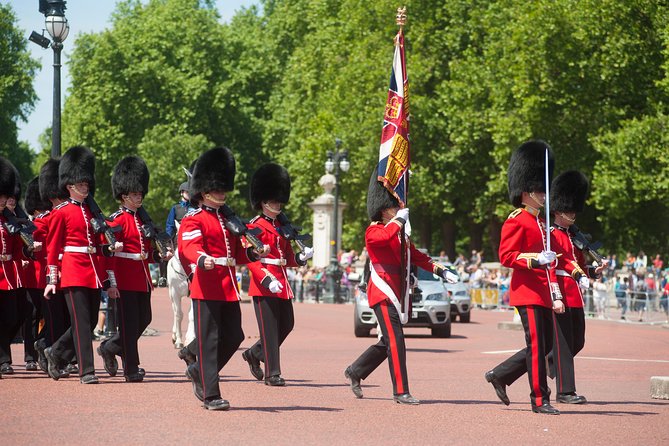 Changing of the Guard Guided Tour at Buckingham Palace - Ending at Buckingham Palace