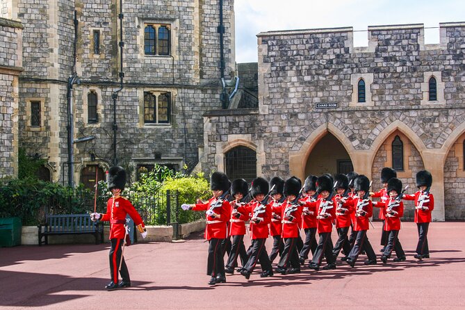 Changing of the Guard Guided Tour at Buckingham Palace - Sunday, weather, and official changes