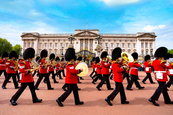 Changing of the Guard Guided Tour at Buckingham Palace - Meeting the guide without stress