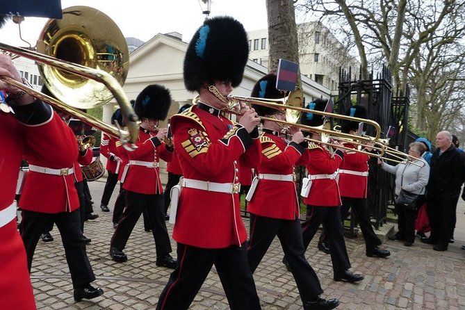 Changing of the Guard Guided Walking Tour in London - Buckingham Palace without the full courtyard view