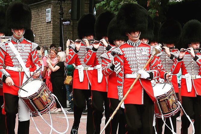 Changing of the Guard Guided Walking Tour in London - Crowds, weather, and the real conditions