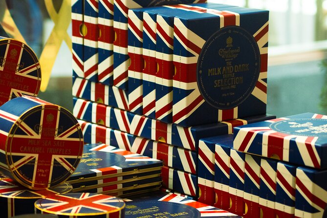 Changing of the Guard & Royal Food Tour with 15+ Tastings - Walking through central London’s royal quarter
