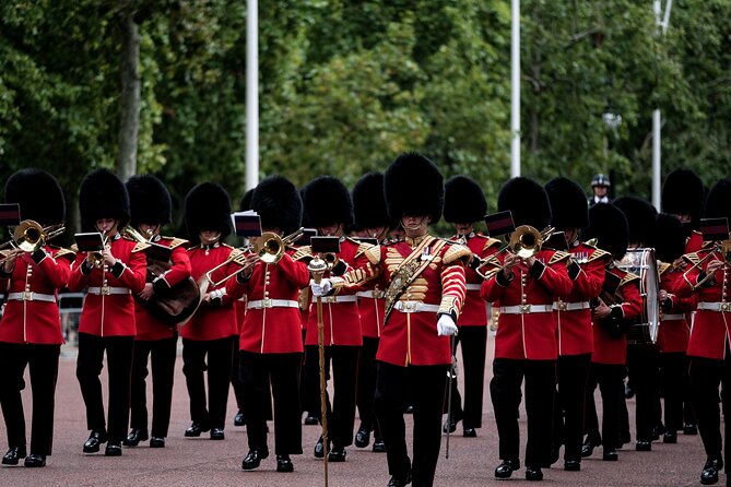 Changing of the Guard Walking Tour - Starting at Edward VII and finding your group