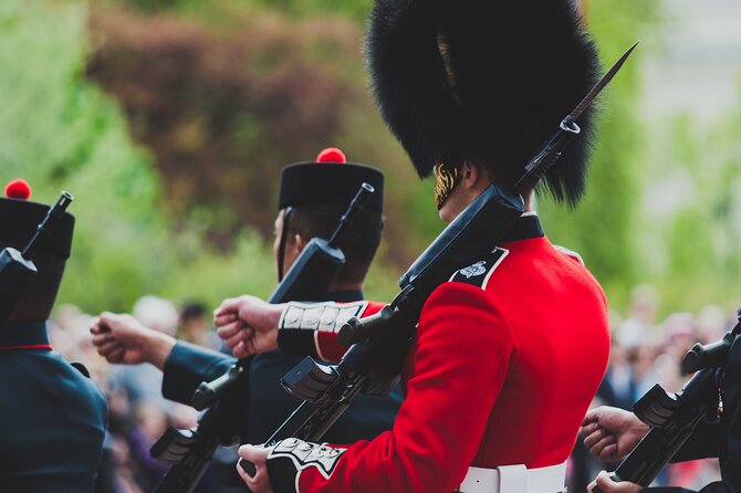 Changing of the Guard Walking Tour - Horse Guards Parade and the military tradition