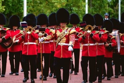 Changing of the Guard Walking Tour in London at Buckingham Palace