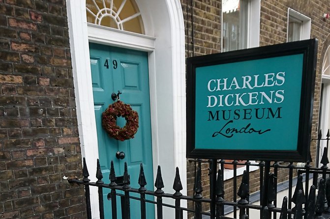 Charles Dickens Old London - Very Small Group Tour - Inner Temple and the courts Dickens knew