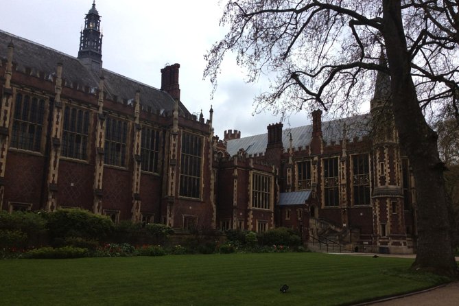 Charles Dickens Private Walking Tour - Globe Theatre, Winchester Palace, and the walk to work