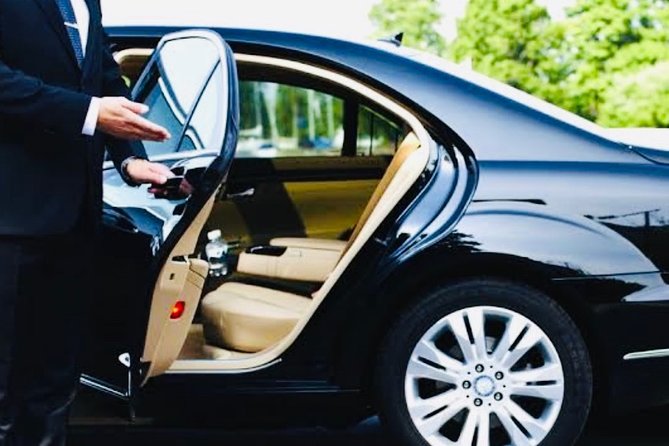 Chauffeur Service For Airport Transfers in London 2025 - Finding the Chauffeur After Landing