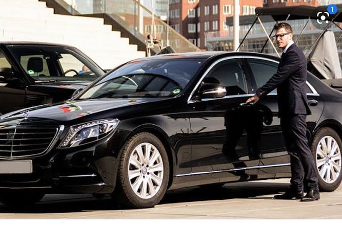 Chauffeur Service For Airport Transfers in London 2025 - Booking Details That Matter Before You Pay
