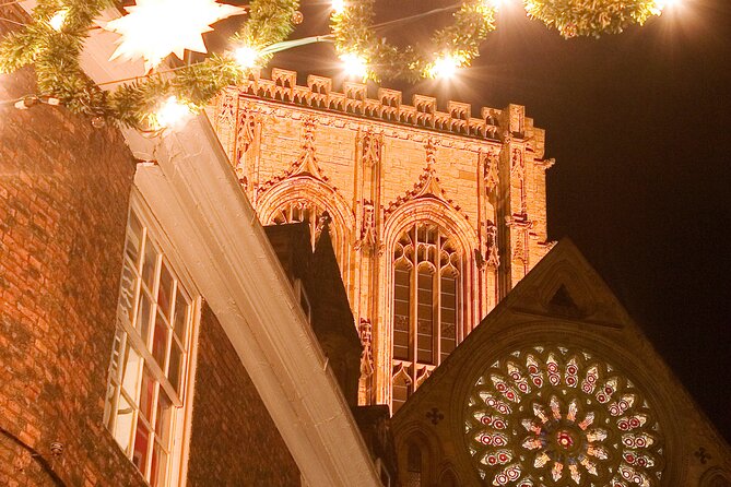 Christmas Guided Walking Tour in York - Lights, shops, and Christmases past