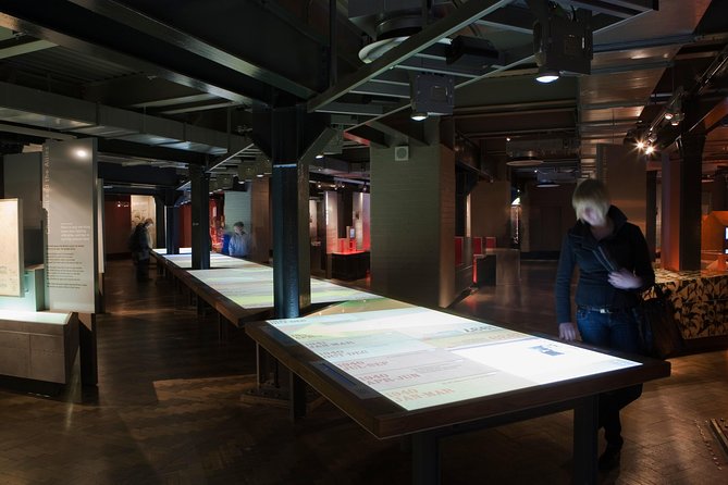 Churchill War Rooms "Behind The Glass" and Private Car Tour - The value of the private guide